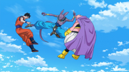 Beerus ataca a Majin Boo y Gohan