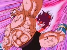 Goku golpeando a nappa