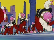 Les Yardrats surpris par Son Gokû.