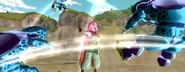 Dragon Ball Xenoverse - Heroína Majin combatiendo a los Cell Jr.