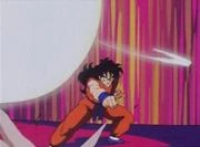 Yamcha lanzando su Sokidan.