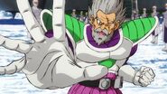 Paragus ordenándole a Broly pelear contra el dúo saiyano, Son Goku y Vegeta.