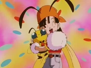 Pan y joven abeja reina.png (505 kB) Pana abraza a una Abeja de Monmath bebé