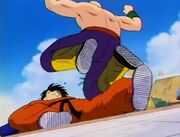 Ten Shin trenca cama a Yamcha