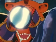 El Oso Ladrón mirando a Umigame y babeándose con la boca abierta.