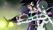 Atacando junto a Freeza.