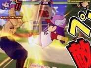 Arale Norimaki utilizando ¡Vamos a Jugar Lucha Libre! en Budokai Tenkaichi 3.