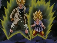 Goku y Trunks se convierten en Super Saiyan para salir debajo del pie de Luud.