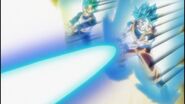 Goku y Vegeta lanzan el Kamehameha Final por separado