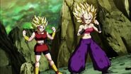 Caulifla y Kale preparadas para luchar con Goku