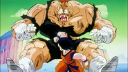 Recoome golpeado por Goku.