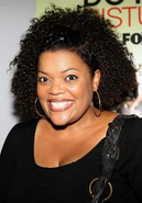Yvette-nicole-brown with bag strap