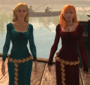 Hofgewandung in grün und rot