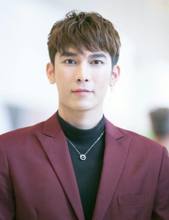 Mew Suppasit Jongcheveevat