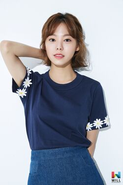 Yoon Ji Won11.jpg