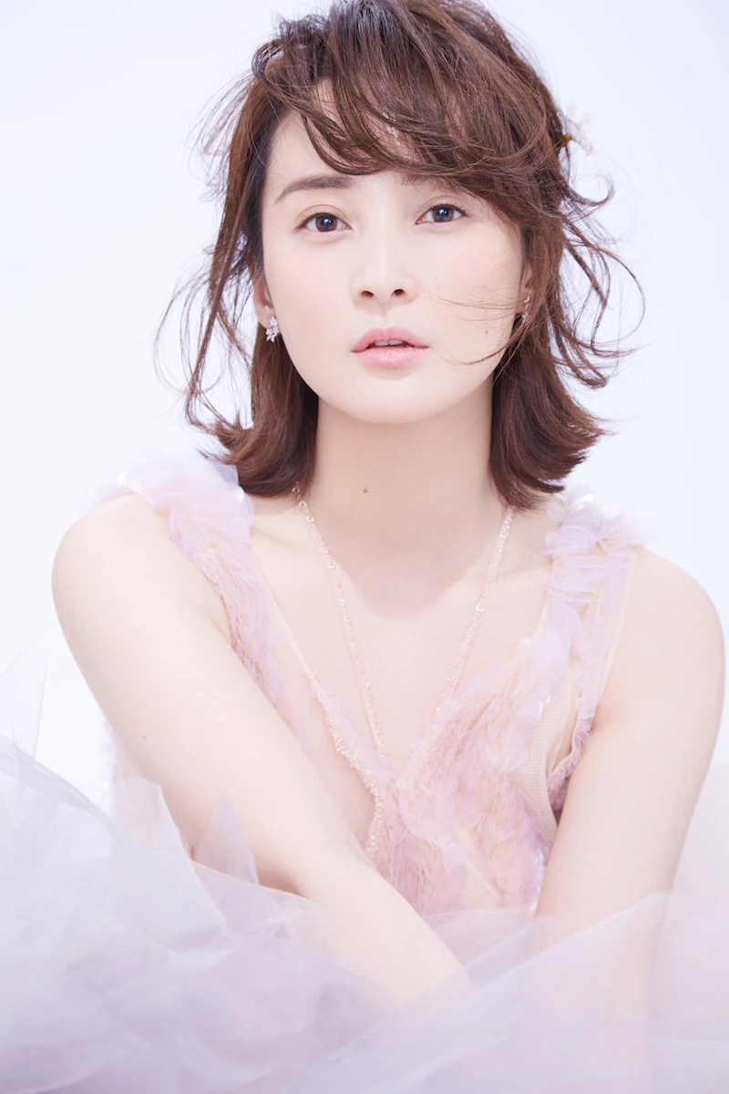 She lived with Chen Jianbin for 5 years and was dumped. The other party  married Jiang, image size:800x1200