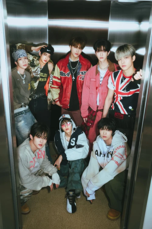 imagen integrantes de "YOUNITE" en "ANOTHER