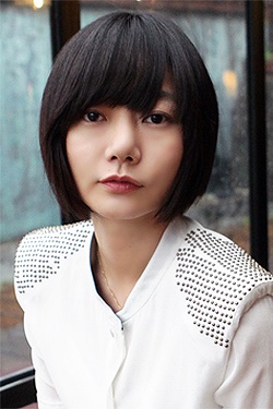 Bae Doo Na in a relationship with Jim Sturgess?