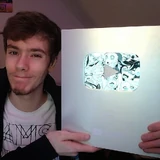 Ditto.png.jpg (58 KB) Fundy holding his Silver Play Button