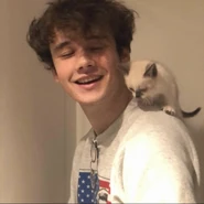 Уилбур с котом Ники