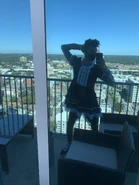 Skeppy en un disfraz de maid