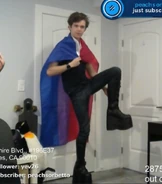 Эрет в сапогах на платформе