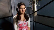 Ariel Winter behind the scenes of Mr. Peabody & Sherman