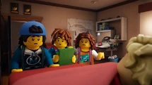 Mateo, Izzie und Logan betrachten den kranken Cooper
