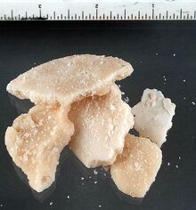 560px-Rocks of crack cocaine.jpg