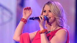 Dsds-2013-halbfinale-beatrice-egli-singt-andrea-berg