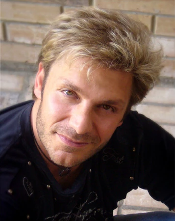 Vic Mignogna jeune