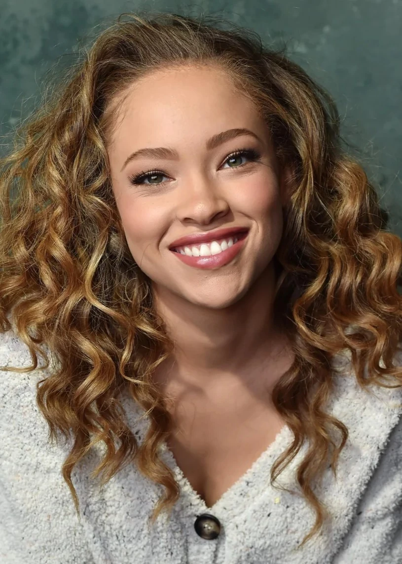 Shelby Simmons | Dublapédia | Fandom