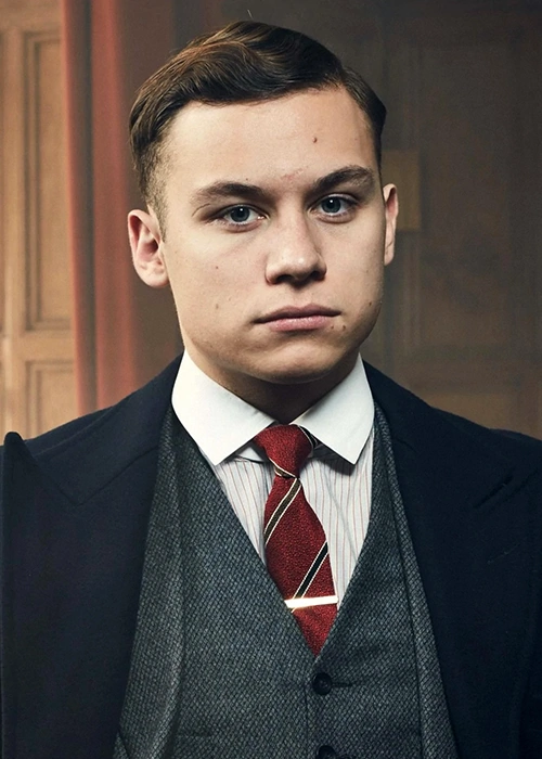 O Gambito da Rainha tem elenco de Peaky Blinders e Game of Thrones - Mix de  Séries