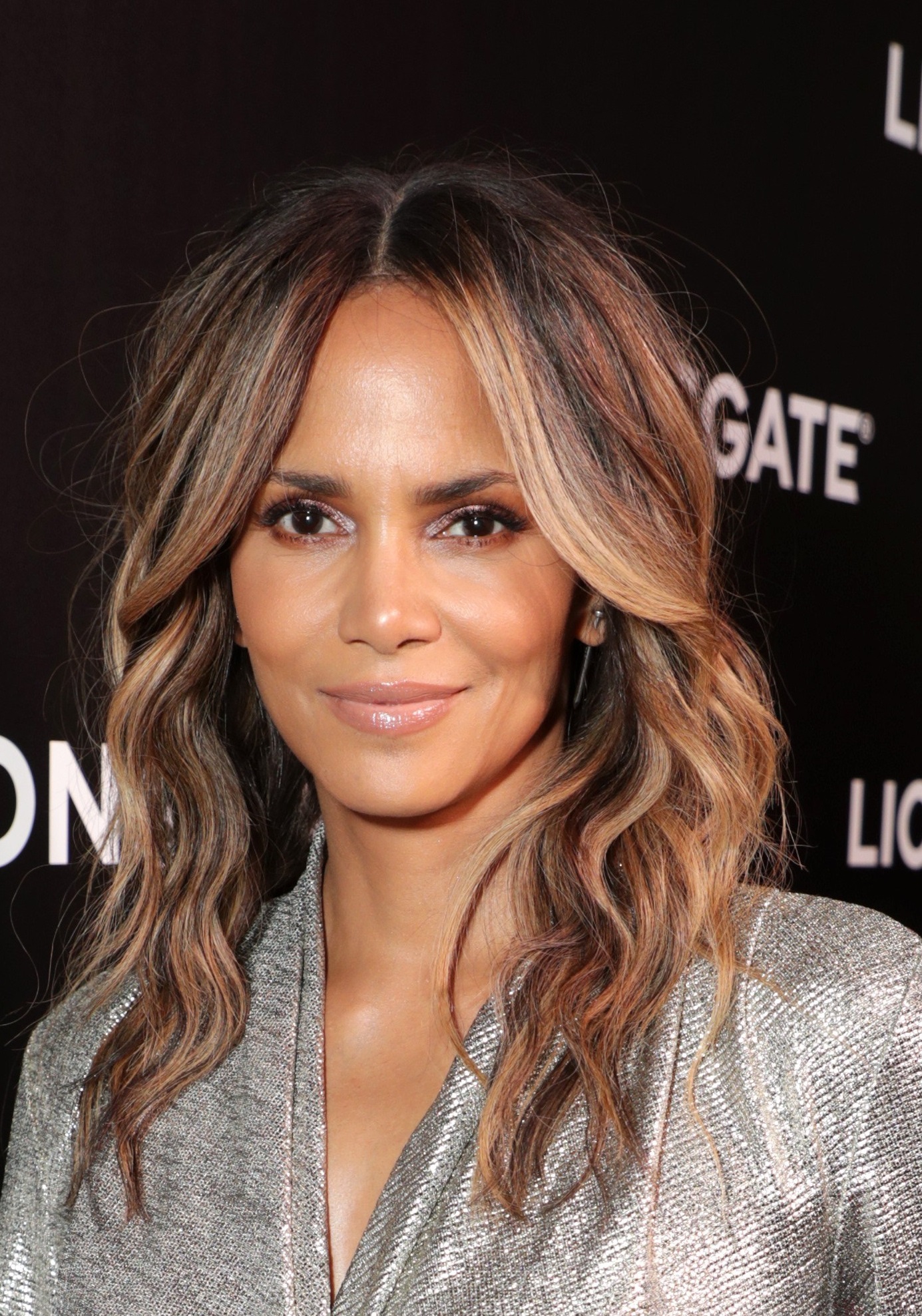 https://static.wikia.nocookie.net/dublagem/images/6/68/Halle_Berry_2019.jpg/revision/latest?cb=20220205145932&path-prefix=pt-br