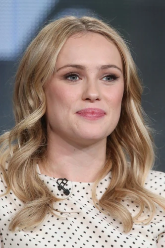 Hannah New | Dublapédia | Fandom