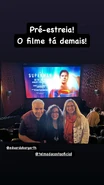 Dubladora da Cat Grant (Flavia Fontenelle) com os dubladores do país biologicos do Superman, Jor-El, Lara Lor-Van (Eduardo Borgerth,Telma da Costa) na sala de cinema.