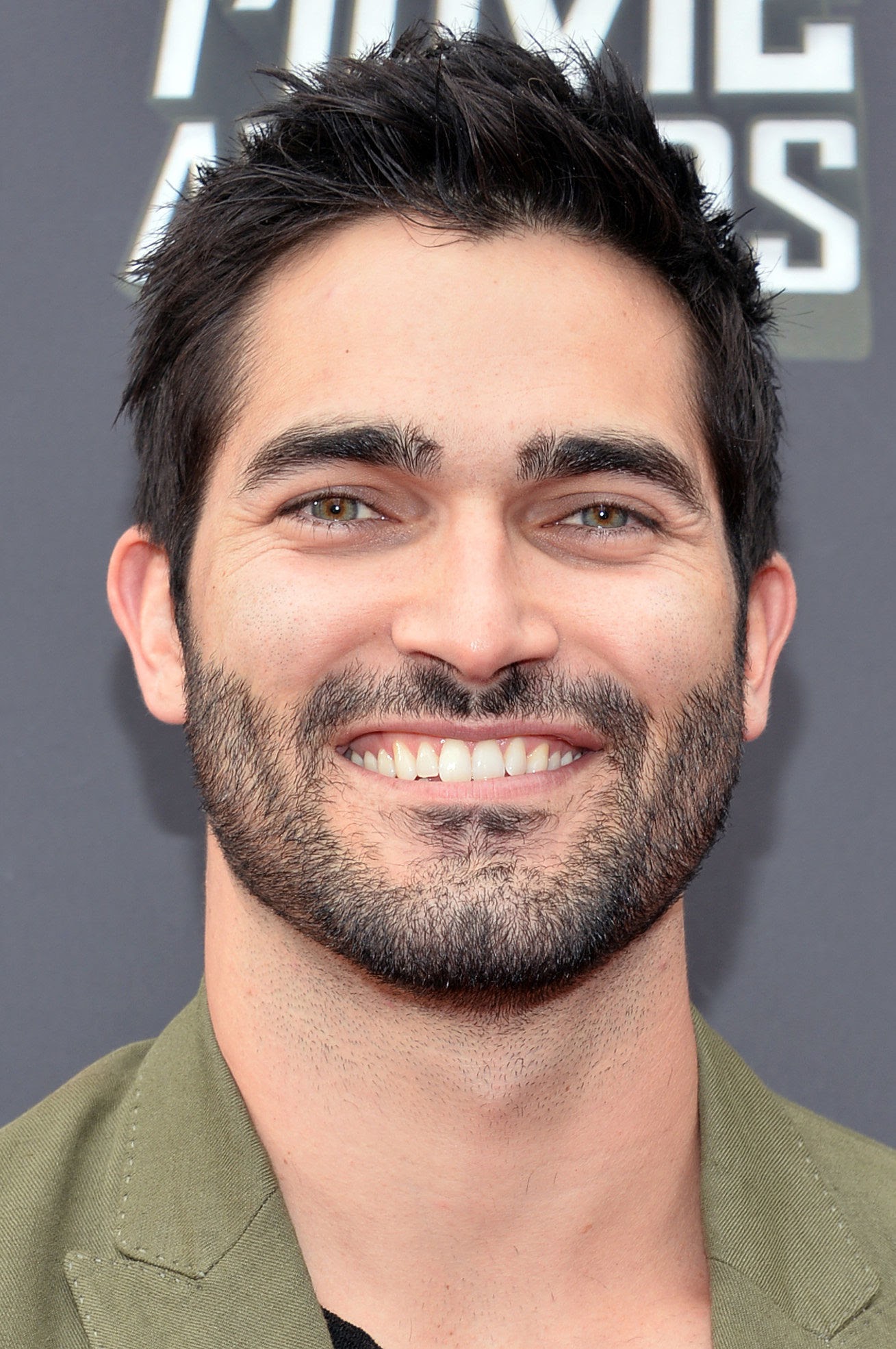 Tyler Hoechlin revela que nunca assistiu filmes e séries do