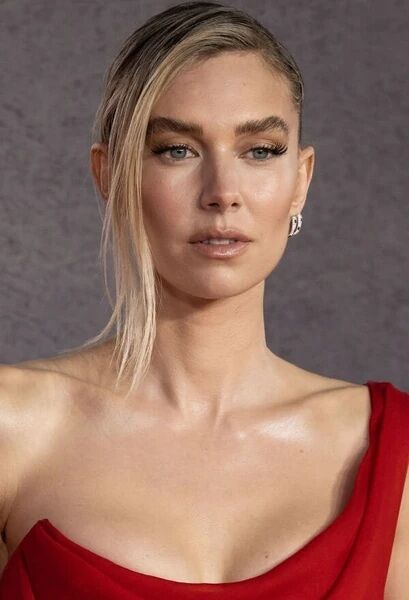 Vanessa Kirby Net Worth & Career Highlights - sf4d4yw