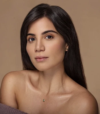 Cinthia Aparicio | Dublapédia | Fandom