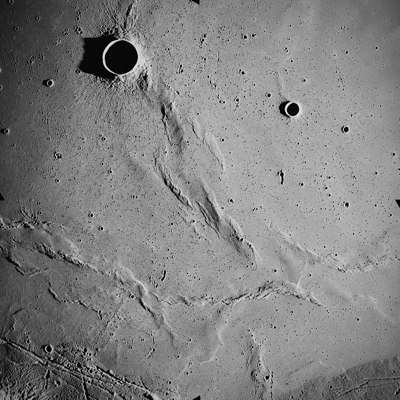 Что является образованием кратеров на луне. Аполлон 17 LRO. Кратеры на Луне. Кратер. Горы на Луне.