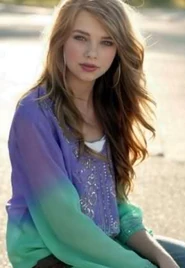 Angélique Bonnefort (12 KB) A Helping Model ~ Gryffindor Alumna