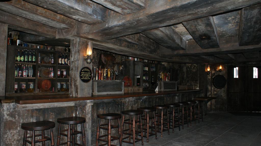 Олд хэд. Hog's head Inn Harry Potter.