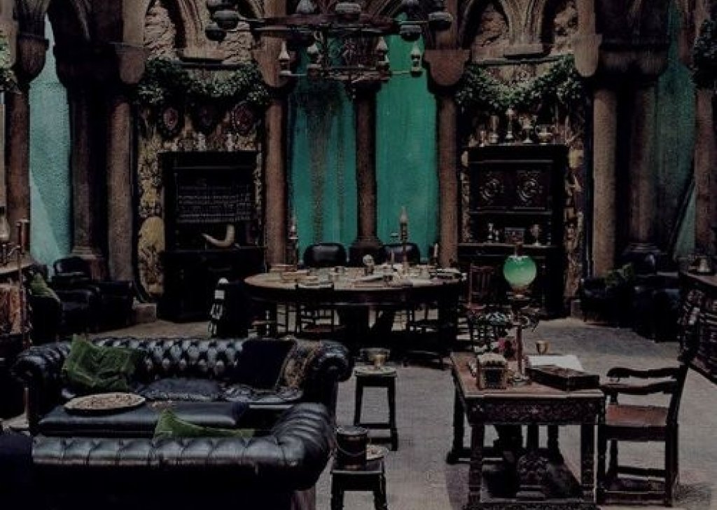 Slytherin common room tapestry hotsell