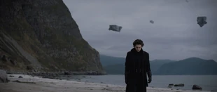 Paul Atreides on a beach near Castle Caladan (Dune, 2021)
