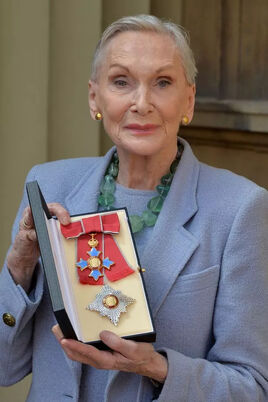 Siân Phillips