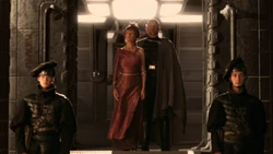 Тайканик и Венсиция прибывают на Арракис