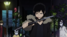 Izaya with his foldable kukri.png