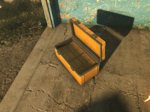 Eine bereits geplünderte Kiste