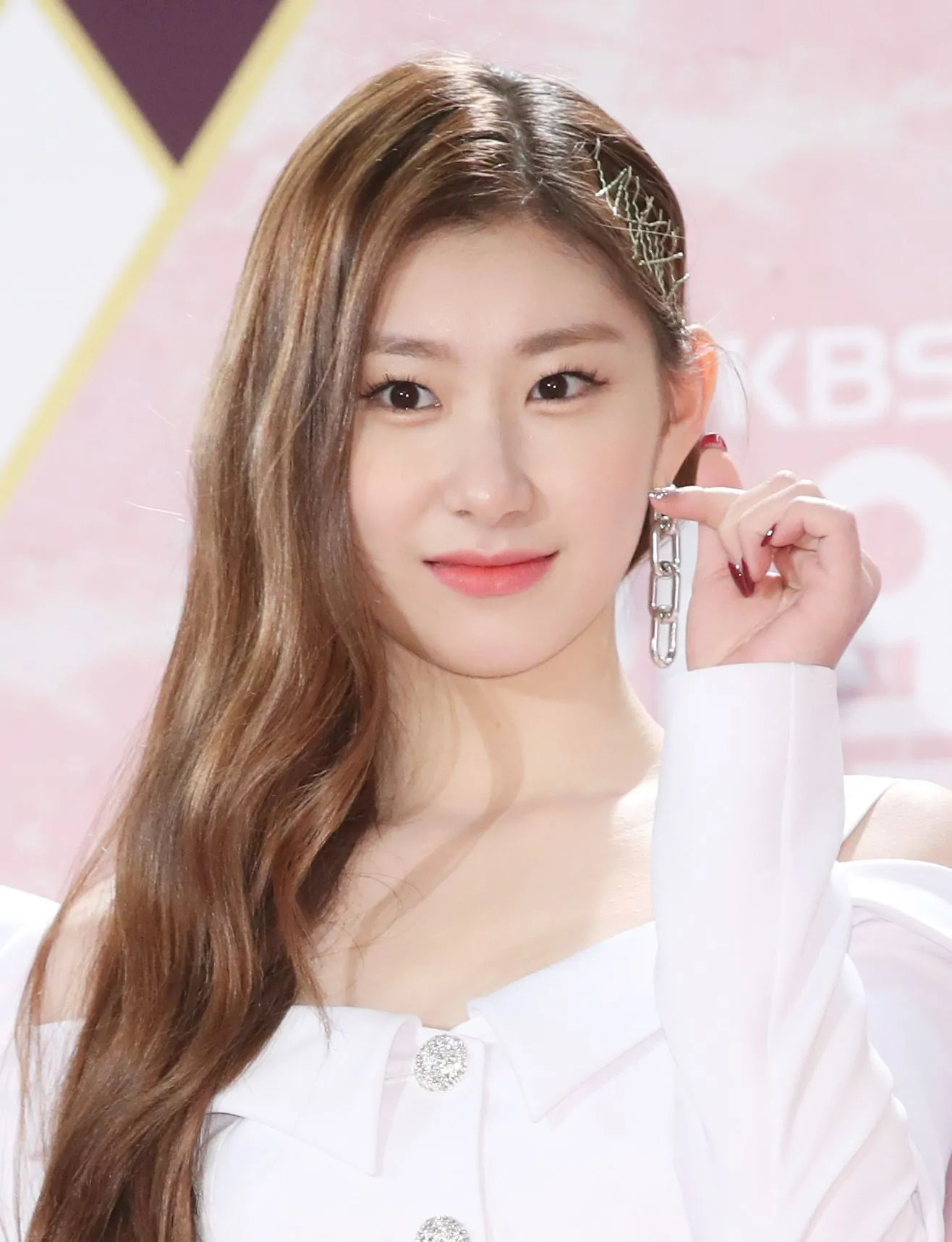 Chaeryeong mine перевод. Itzy Chaeryeong. Черен Itzy. Ли черён Itzy. Itzy Chaeryeong 2019.