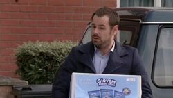 Glovers crisps store